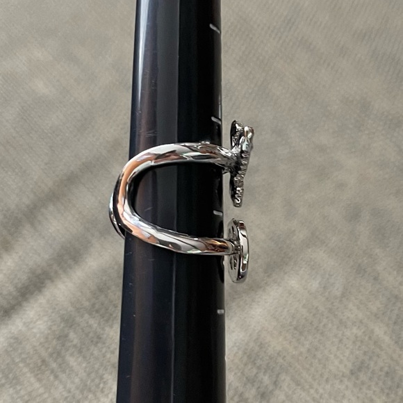 NWOT Unique Silver Pigeon & Peace Sign Bling Ring Size US 6 - Picture 7 of 8